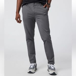 Vuori All Ways Chino Pants in Shale Gray. Size 33